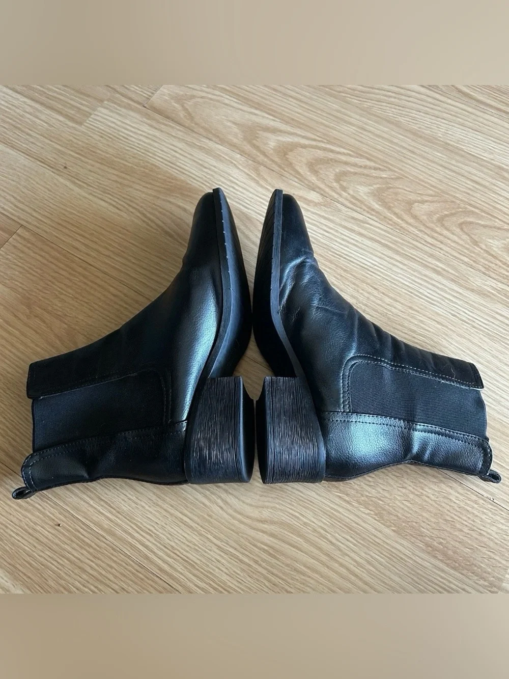 Reaction Kenneth Cole good used